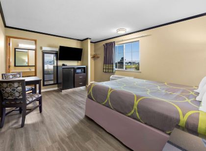 Super 8 by Wyndham Crescent City