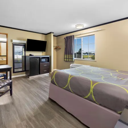 Super 8 by Wyndham Crescent City