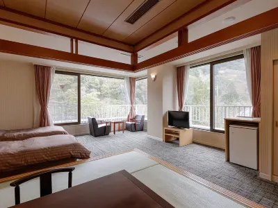 Hotel New Momiji Hotels near Ryuka Falls
