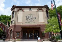 A Vacation That Feels Like Home! Senior Friendly! A Poconos Place of Peace!