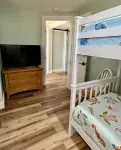 Newly Renovated Beach Bungalow - 3 minute walk to the beach!