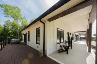Captains Quarters- located within walking distance to local marina