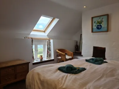 Upper Castlewright Cottage - spectacular views, historic gateway to Wales  호텔