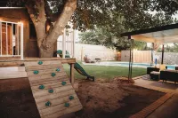 Comfy Casita, centrally located, pool, game room, sleeps 10!