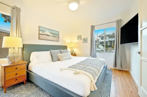 Private Pool & Spa/Fenced yard/Pet friendly/Walk to village/Close to beach