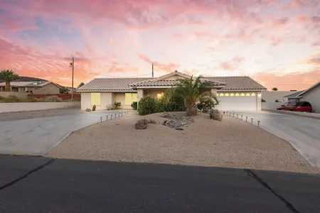 STOCKED 4 BEDROOM POOL HOME Sleeps 14, Boat/RV Parking, Ping Pong, Cornhole