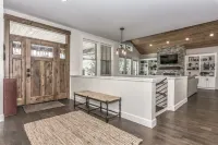 SONrise House - spacious West Side Beauty w Hot Tub and views!! - Parvekkeita