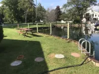 Cheerful 3 bedroom cottage with River access. Hotel a Clay Township