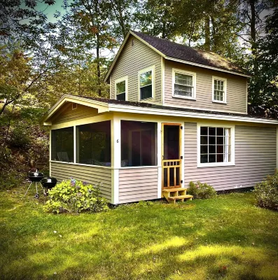 3 Bedroom Cottage with Private Shared Sandy Beach!!