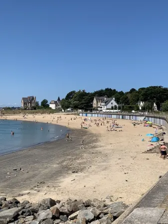 Magnificent low T3 house near beaches and golf course Отели рядом с достопримечательностью «Dinard Golf»