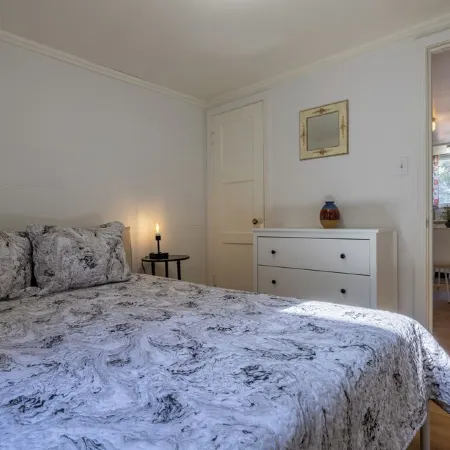 Just blocks from downtown! Cozy 2-bed, 1-bath home - sleeps 4.