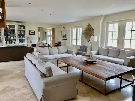 Magnificent house, near Beauval, private pool, tennis, quiet, 800 Ha property