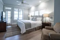 Charming Reynolds Condo; WALK TO THE RITZ; On Golf Course Hotels in Greene County