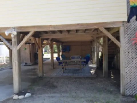 Sea Swept Cottage is a great beach cottage close to the beach and the sound.