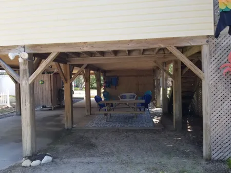 Sea Swept Cottage is a great beach cottage close to the beach and the sound.