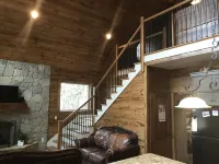 Lake Martin alabama, Cozy Couple Or Small Family. Pontoon Boat Rentals Available