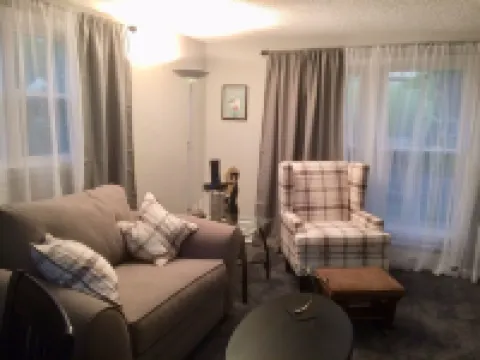 Clean Modern Home,Cozy MINUTES to Airport  and Downtown