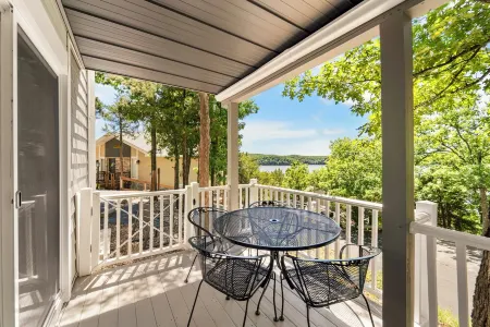 Lakeview Cottage home in Tan-Tar-A / Margaritaville Resort in Osage Beach. Отели в г. Осейдж Тауншип