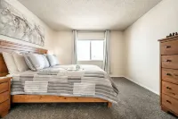 ⁂GETAWAY SUITE! Condo - Sleeps Five - 2 BR/1BA⁂