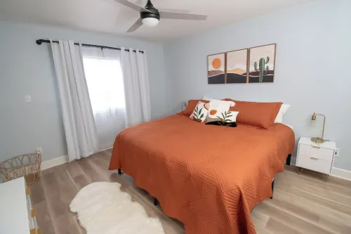 Endless CASAbilities at this updated, clean Arcadia condo