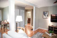 Cozy Adams St Cottage! Short walk to square! Hotels in Covington