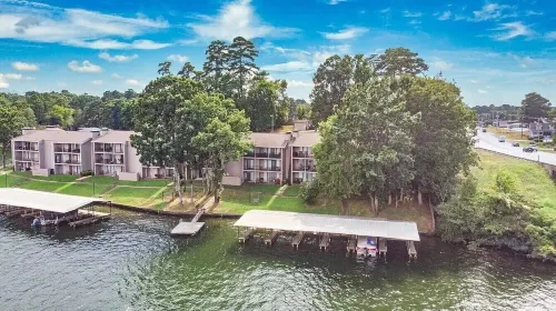 Charming condo with beautiful lake views