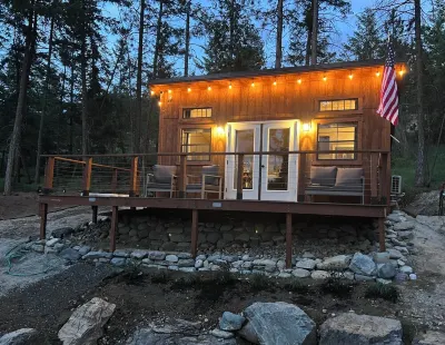 Bode's Bunkie – Tiny House with Mountain Views and Lake Access 리버사이드 공원 주변 호텔