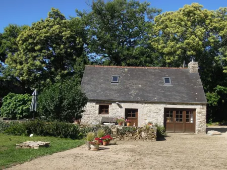 4-person house in the countryside, quiet, close to beaches Отели в г. Плонеур-Ланверн