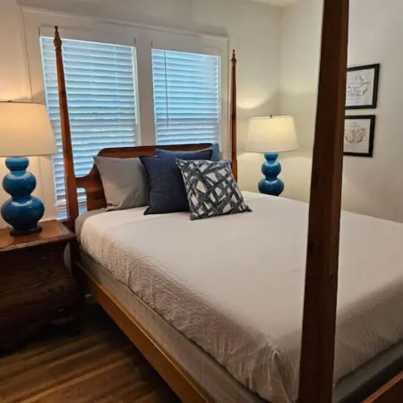 Porch Swing Place - Newly Renovated Charm
