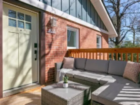 Peaceful Private Lane, Minutes to Airport, Modern & Cozy 弗萊徹住宿飯店