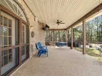 Belle La Vie! Spacious Lake house with gorgeous views!