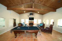 Relaxing Caney Creek views or just minutes from the beach!