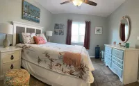 Pool Home with Pool Heater and Hot Tub Near Clearwater and other Fine Beaches. Walmart Supercenter附近的飯店
