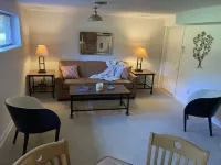 Pine Grove Apartment: Visit Monticello, wineries, UVA Hotels in Fluvanna County