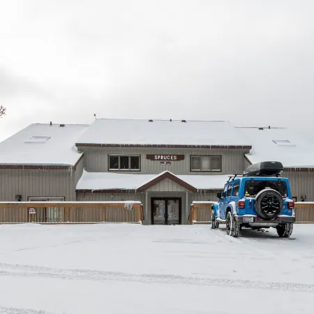 NEW Ski in/out condo with Mt views, hot tub, porch, gym & wifi!