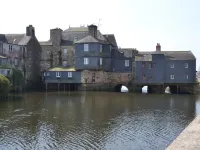 Nice apartment with terrace in the center Hotels in Landerneau