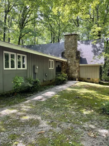 Secluded 2 Bedroom Retreat w/great family room on Sewanee Campus