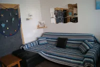 Comfortable 5-bed 2-bed apartment by the sea