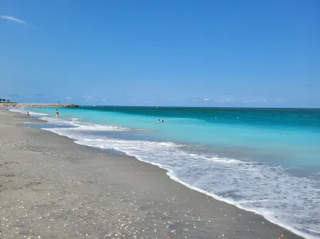 Lake House / Heated Pool / Hot Tub & Near Beach