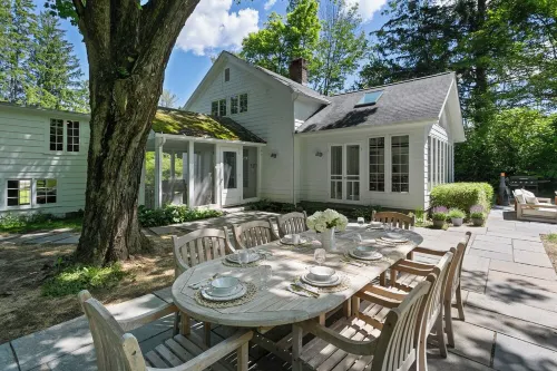 Hat Shop House:  Charming Retreat in the Heart of New England.  Family friendly.