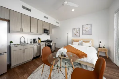 Studio Haven in Magic City! l Private Balcony!
