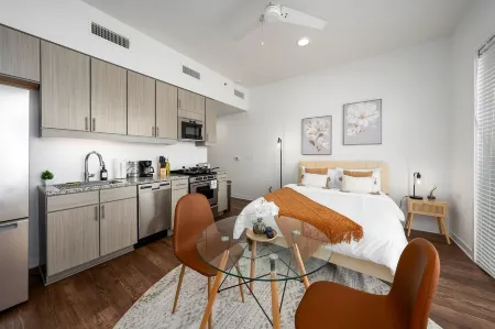 Studio Haven in Magic City! l Private Balcony! Отели рядом с достопримечательностью «Университет Алабама в Бирмингем»