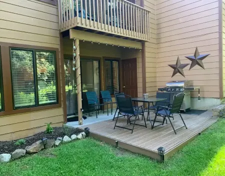 Cozy Condo w/ pool & gym in prime McCall location