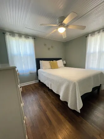 Lake Daze Chalet with hot tub