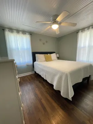 Lake Daze Chalet with hot tub