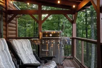 Cozy 2-bedroom cabin in beautiful Blairsville with AC, WiFi