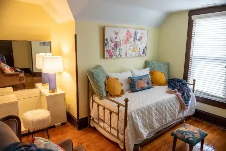 The Victorian Inn- New Listing!