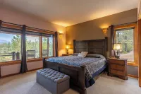 Log Hill Lodge-BEST VIEWS, Hot tub, Close to town+Wolf Creek, privately owned