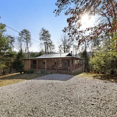 Mountain Dreams ~ Your very own private and rustic mountain retreat!