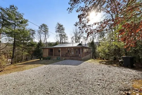Mountain Dreams ~ Your very own private and rustic mountain retreat!